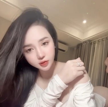 Chu Thúy Quỳnh trải nghiệm tư thế doggy đỉnh cao