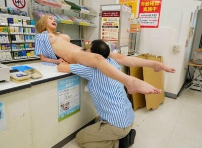 Em gái trẻ muốn quan hệ tình dục bị anh quản lý 